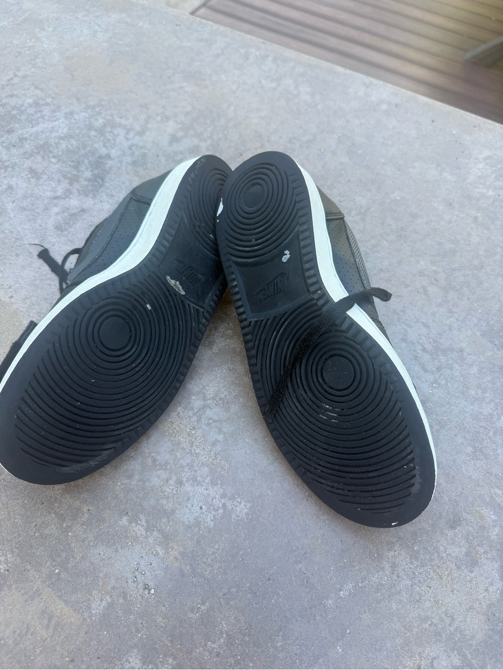 Nike Kids Black Low-Top Sneakers with White Sole - Picture 11 of 11